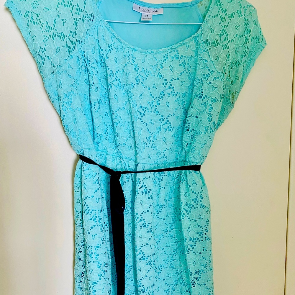 Lace maternity dress